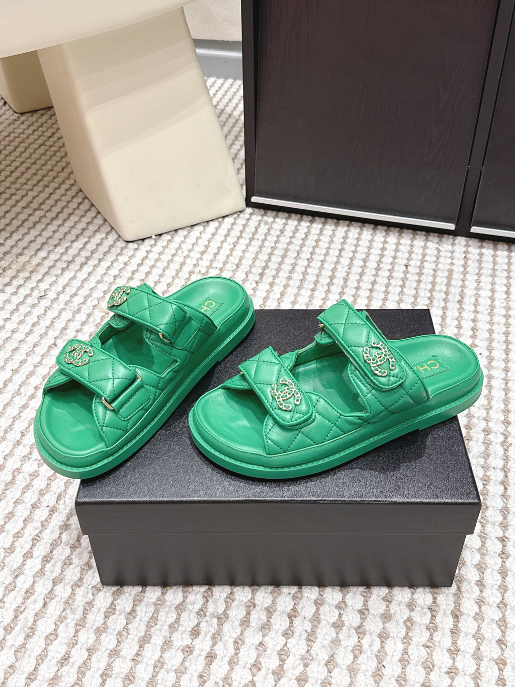 CHANEL 26S SANDALS IN GREEN CALFSKIN