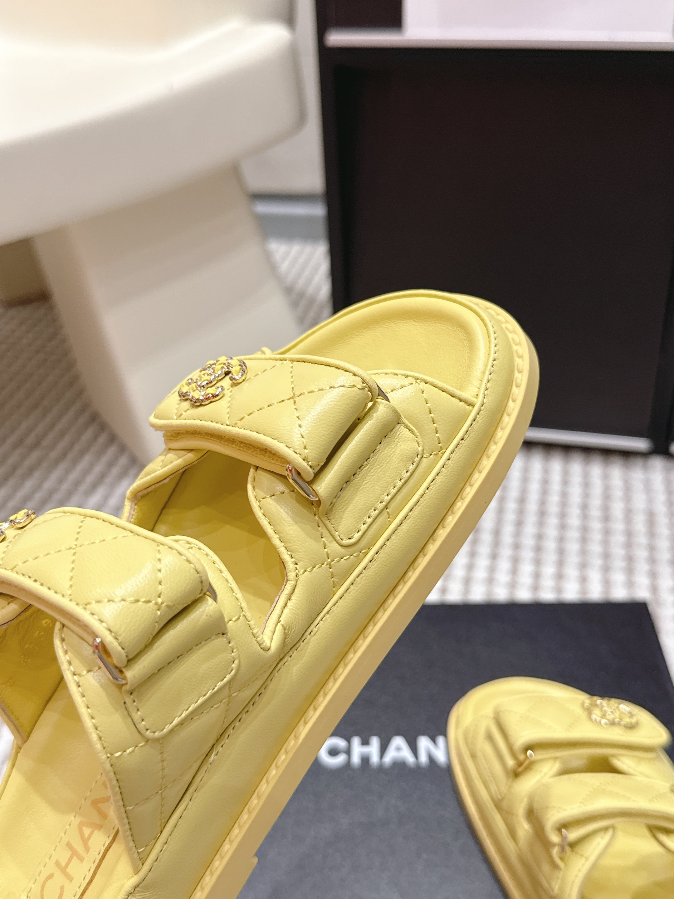 CHANEL 26S SANDALS IN YELLOW CALFSKIN