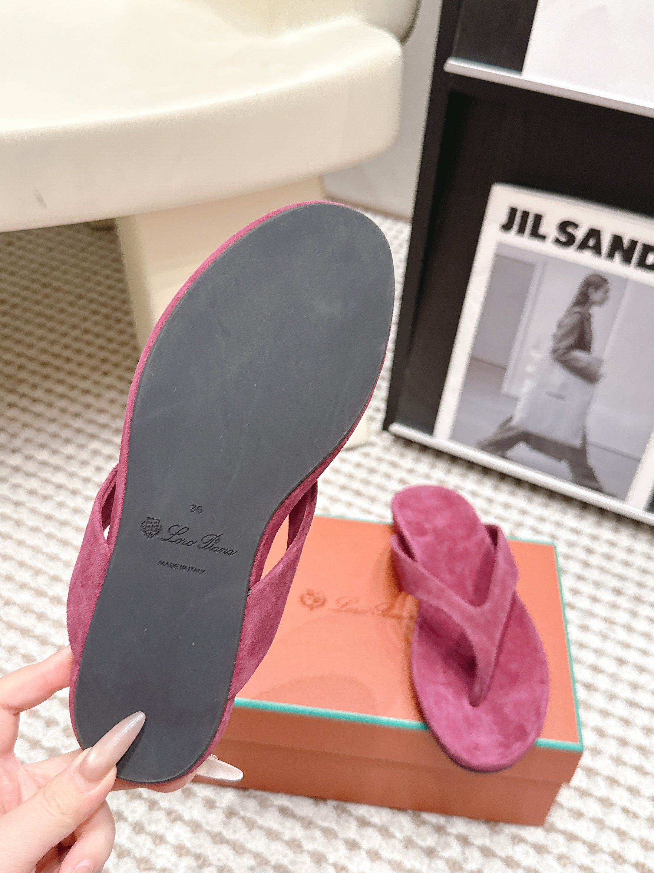 LP 26S THONG SANDALS IN DARK PINK SUEDE