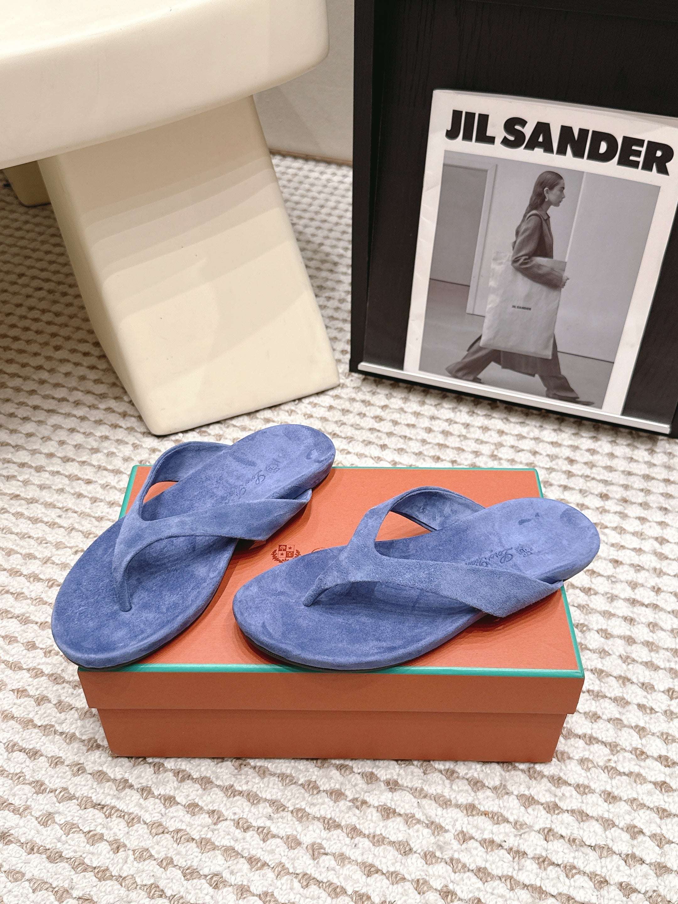 LP 26S THONG SANDALS IN PERIWINKLE BLUE SUEDE