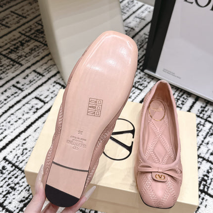 VALENTINO 26S QUILTED BALLET FLATS IN LIGHT PINK LAMBSKIN