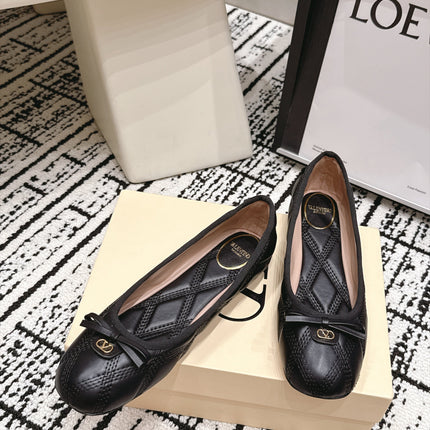 VALENTINO 26S QUILTED BALLET FLATS IN BLACK LAMBSKIN