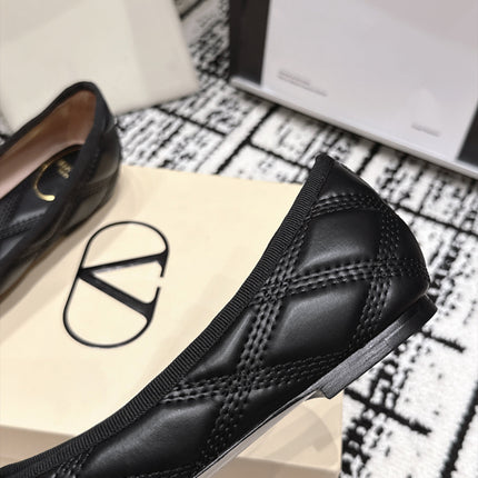 VALENTINO 26S QUILTED BALLET FLATS IN BLACK LAMBSKIN