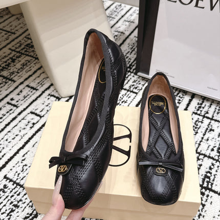 VALENTINO 26S QUILTED BALLET FLATS IN BLACK LAMBSKIN