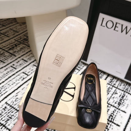 VALENTINO 26S QUILTED BALLET FLATS IN BLACK LAMBSKIN