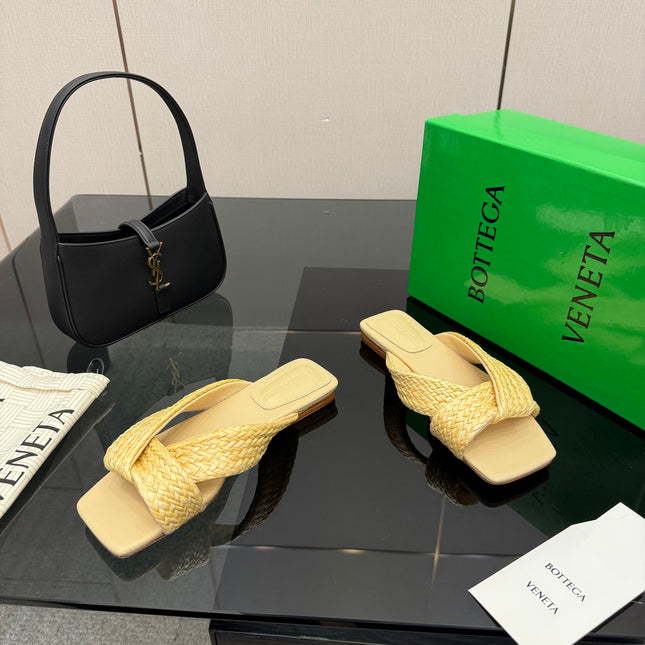 BOTTEGA VENETA 26S SANDALS IN LIGHT YELLOW CALFSKIN AND RAFFIA