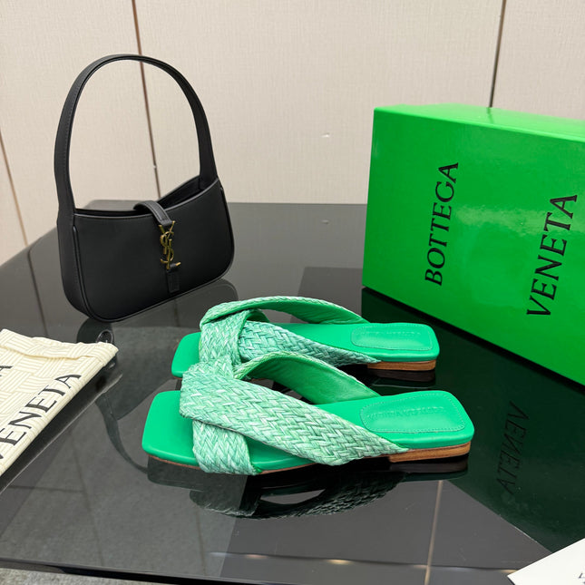 BOTTEGA VENETA 26S SANDALS IN MINT GREEN CALFSKIN AND RAFFIA