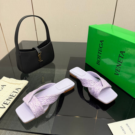 BOTTEGA VENETA 26S SANDALS IN LIGHT PURPLE CALFSKIN AND RAFFIA