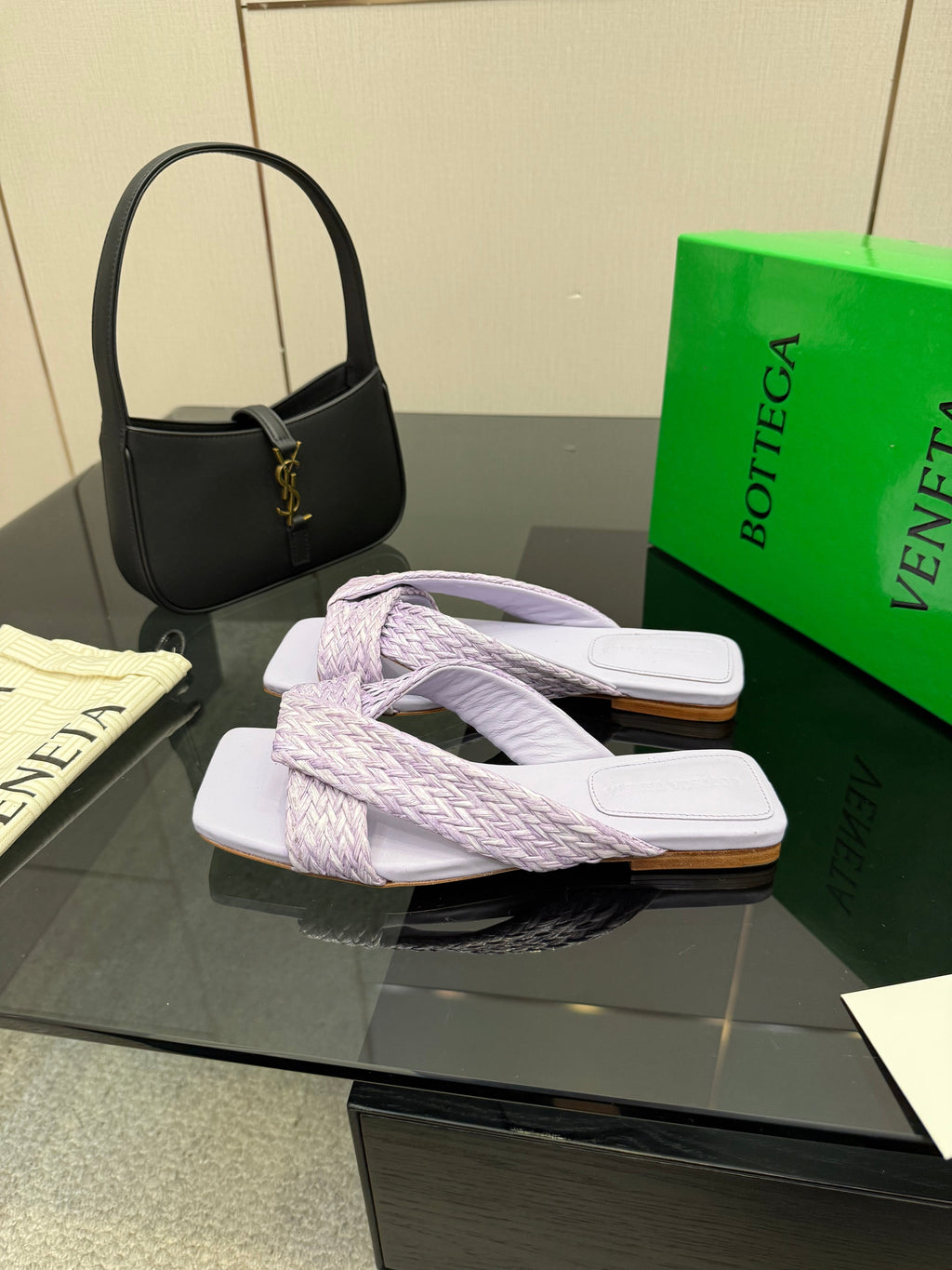 BOTTEGA VENETA 26S SANDALS IN LIGHT PURPLE CALFSKIN AND RAFFIA