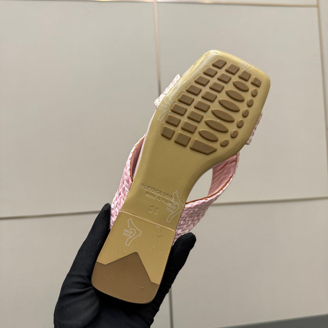 BOTTEGA VENETA 26S SANDALS IN LIGHT PINK CALFSKIN AND RAFFIA