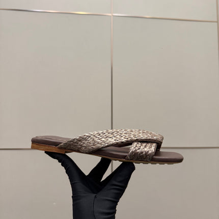 BOTTEGA VENETA 26S SANDALS IN DARK BROWN CALFSKIN AND RAFFIA