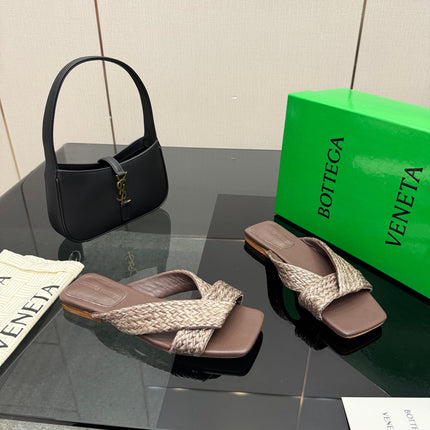 BOTTEGA VENETA 26S SANDALS IN DARK BROWN CALFSKIN AND RAFFIA