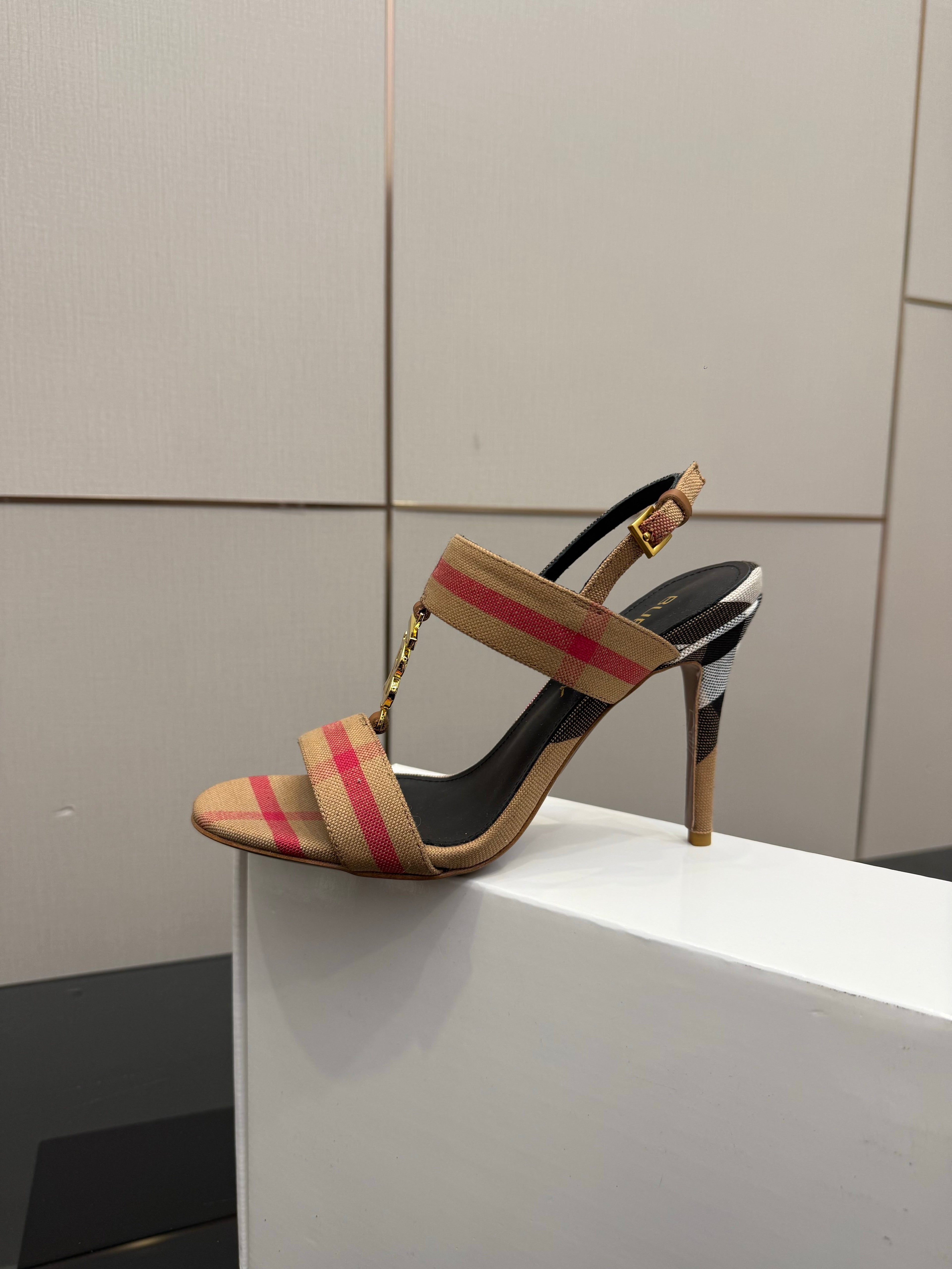 BURBERRY 26S HIGH-HEELED SANDALS 100 MM IN LIGHT BROWN STRIPES FABRIC