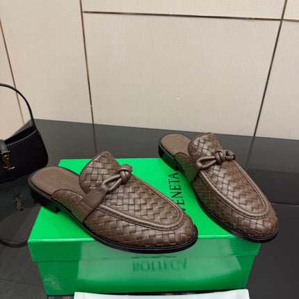 BOTTEGA VENETA 26S BACKLESS LOAFERS IN BROWN TECHNICAL WOVEN CALFSKIN STYLE 1