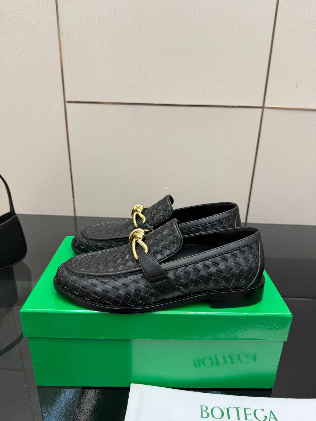 BOTTEGA VENETA 26S LOAFERS IN BLACK TECHNICAL WOVEN CALFSKIN STYLE 4
