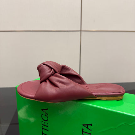 BOTTEGA VENETA 26S SLIDE SANDALS IN DARK RED LAMBSKIN