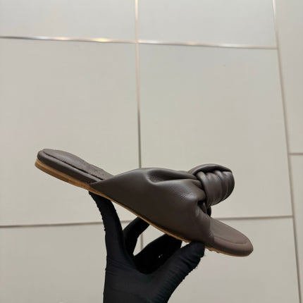 BOTTEGA VENETA 26S SLIDE SANDALS IN BROWN LAMBSKIN