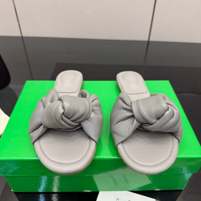 BOTTEGA VENETA 26S SLIDE SANDALS IN DARK GREY LAMBSKIN