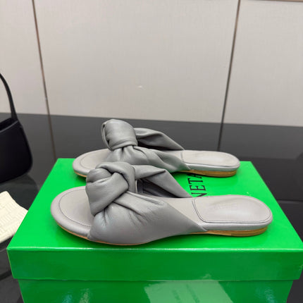 BOTTEGA VENETA 26S SLIDE SANDALS IN DARK GREY LAMBSKIN