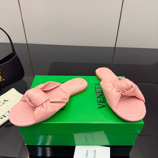 BOTTEGA VENETA 26S SLIDE SANDALS IN PASTEL PINK LAMBSKIN