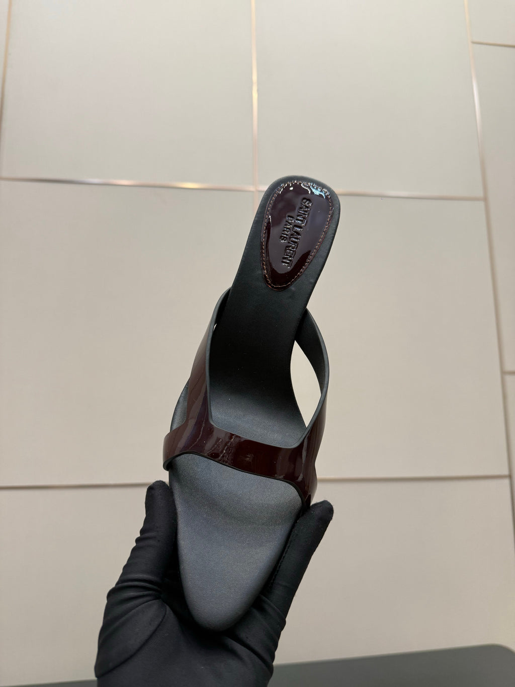 YSL 26S POINTED-TOE SANDALS 90 MM IN DARK RED AND BLACK CALFSKIN