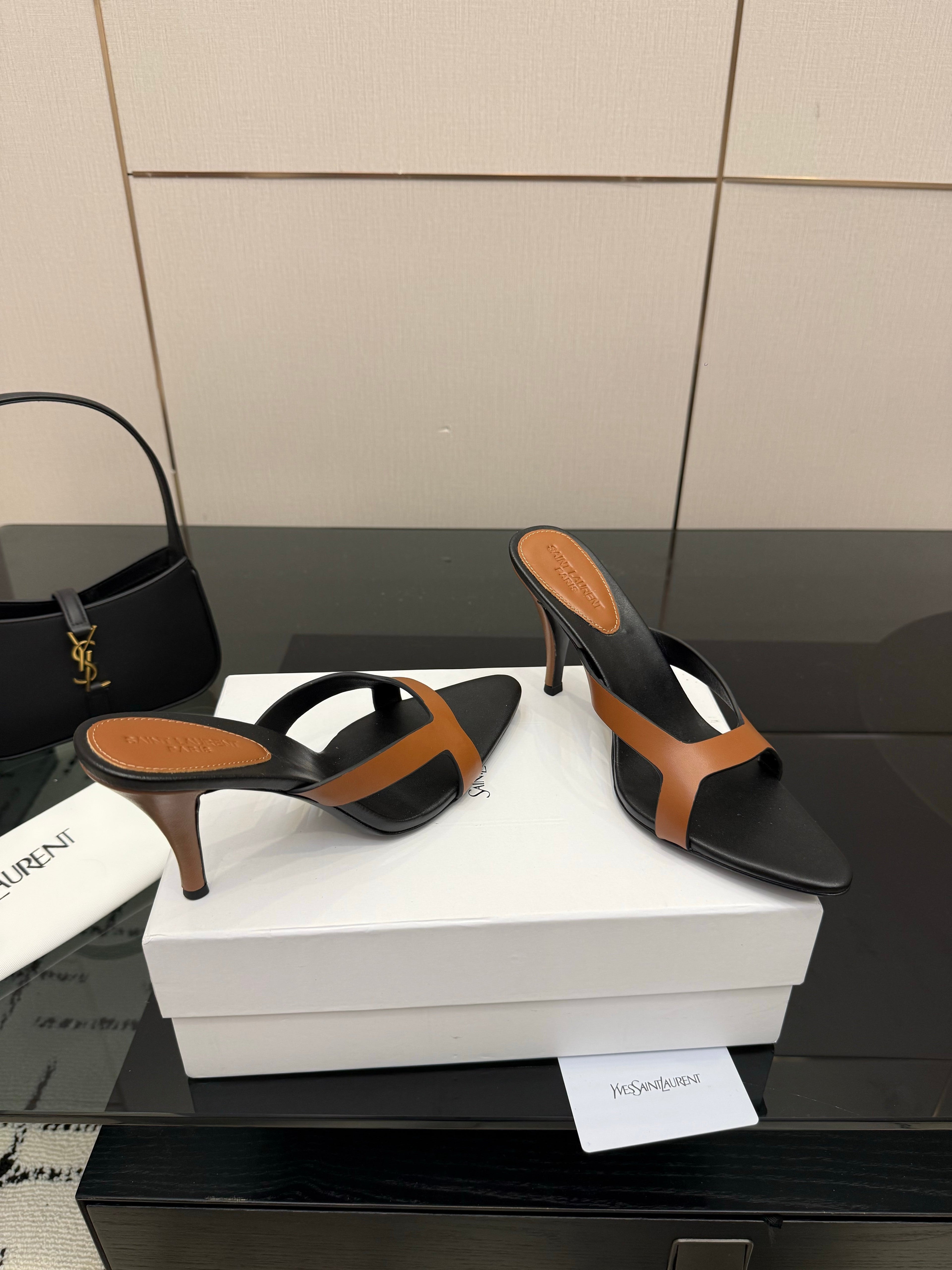 YSL 26S POINTED-TOE SANDALS 90 MM IN BROWN AND BLACK CALFSKIN