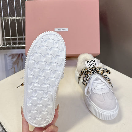 MIUMIU 25S SNEAKERS 45MM IN WHITE SUEDE WITH LEOPARD-PRINT LACES SHEARLING