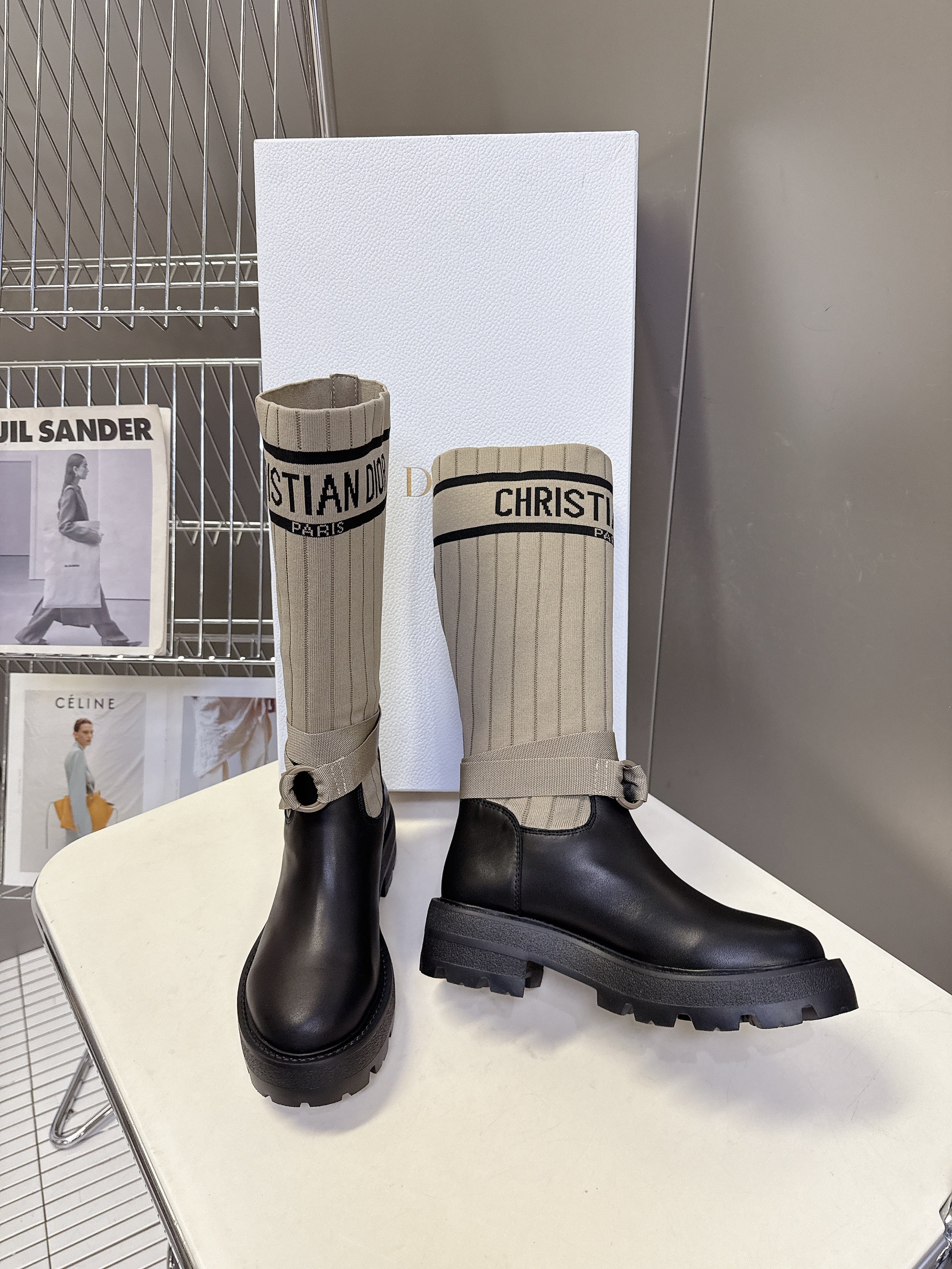 DIOR 25S D-MAJOR ANKLE BOOTS IN BLACK CALFSKIN AND BEIGE FABRIC