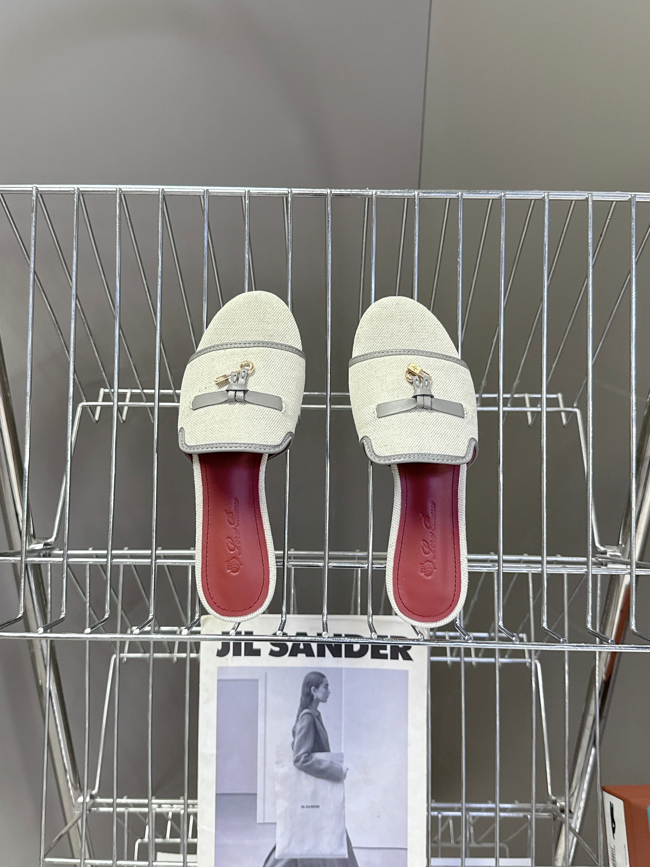 LP 26S SLIDES IN BEIGE CANVAS AND GREY CALFSKIN