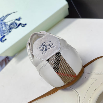 BURBERRY 26S LOW TOP SNEAKERS IN IVORY WHITE CALFSKIN AND SUEDE