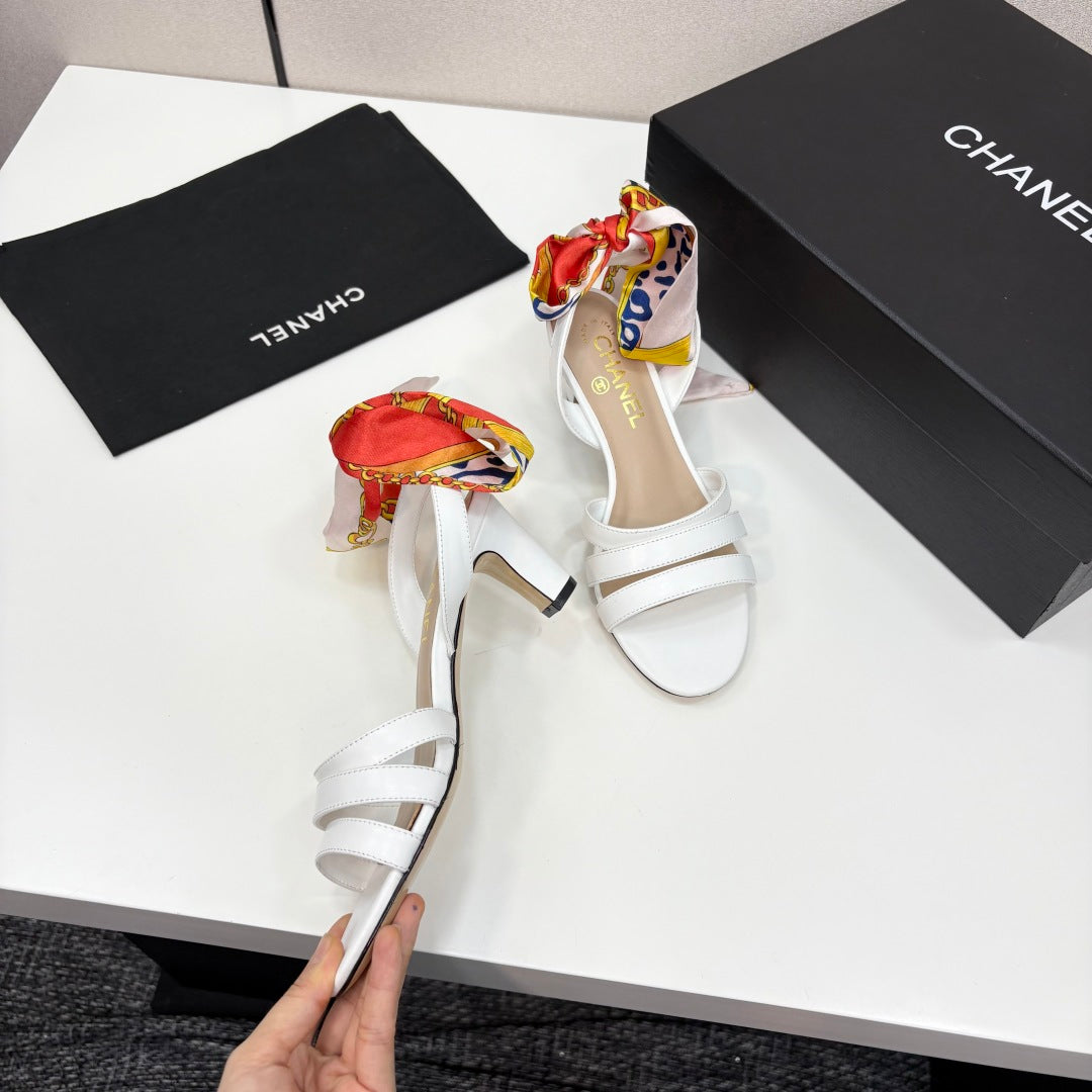 CC HEEL SANDAL 25S IN WHITE LAMBSKIN WITH SILK BOW