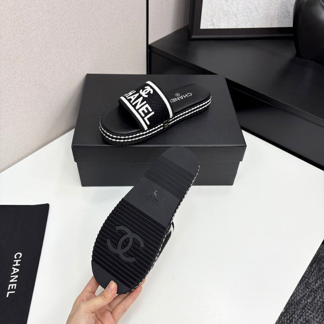 CC SLIDE SANDALS 25S IN BLACK FABRIC AND CALFSKIN
