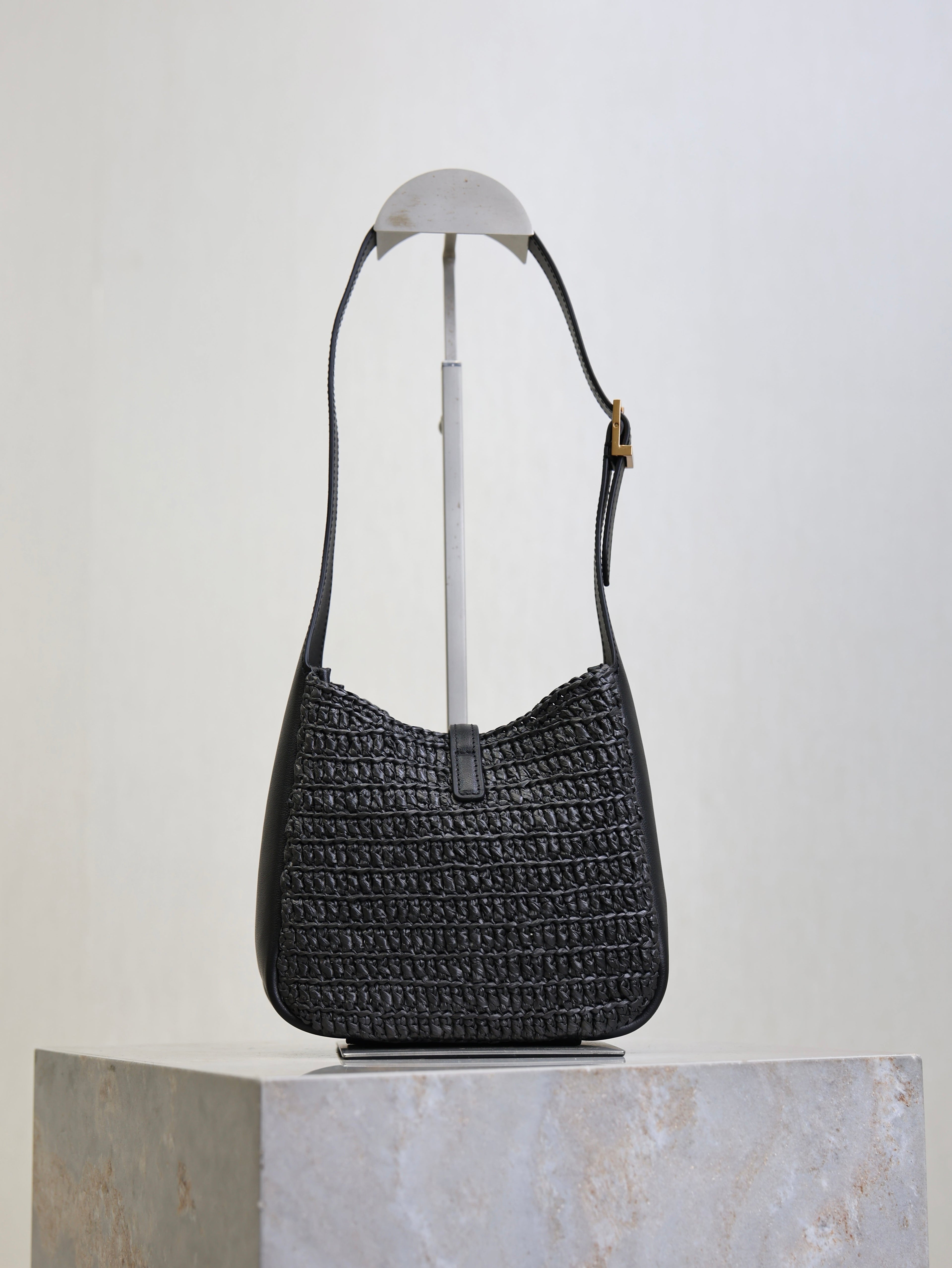 YSL 25S LE 5 À 7 SUPPLE SMALL 16 IN BLACK RAFFIA AND LEATHER GOLD HARDWARE