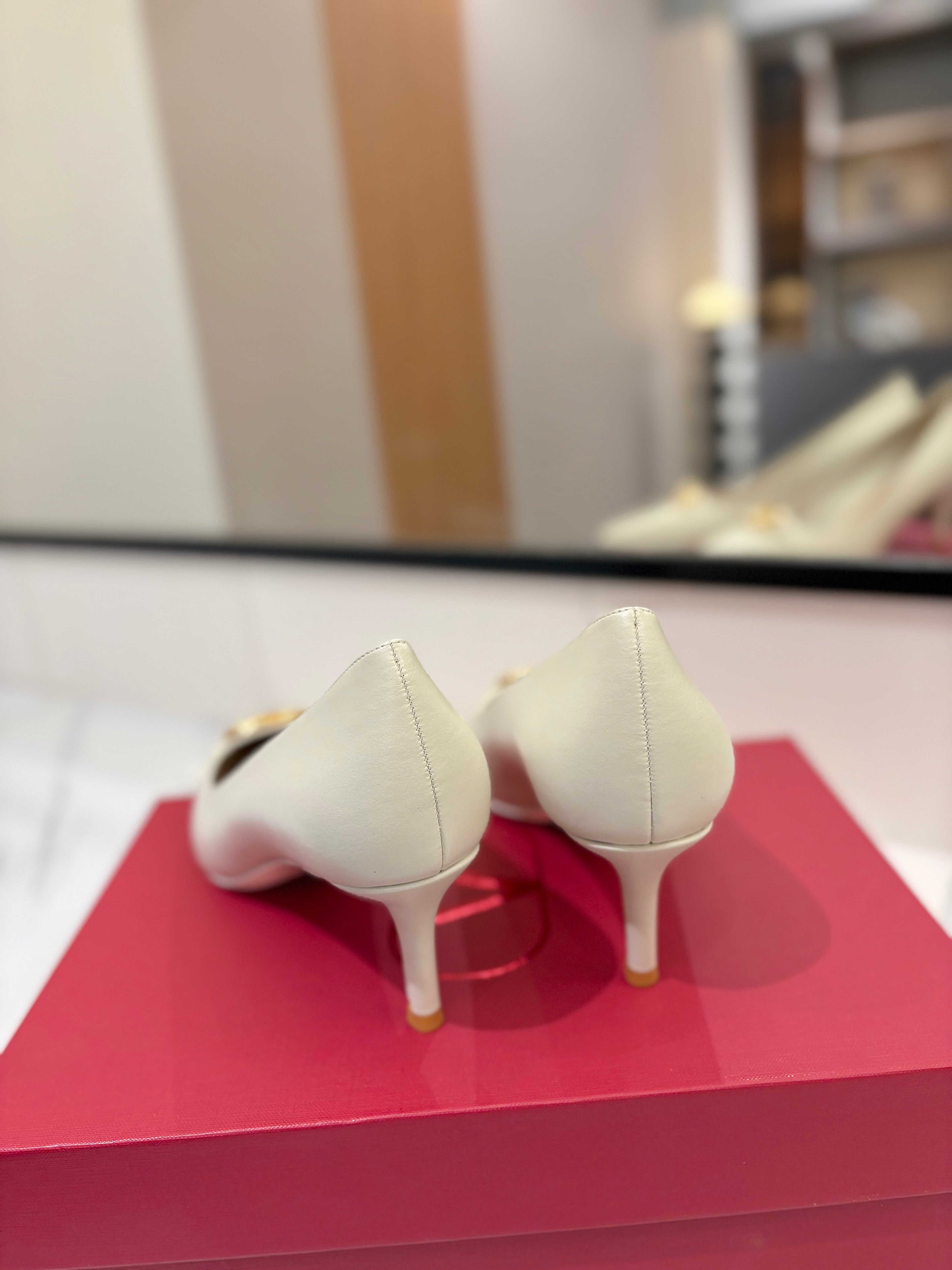 VALENTINO 26S POINTED-TOE PUMPS 65 MM IN WHITE SMOOTH CALFSKIN