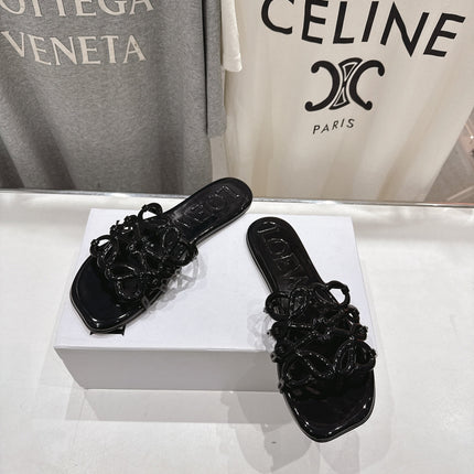 LOEWE 26S PETAL ANAGRAM SLIDE IN BLACK PATENT CALFSKIN