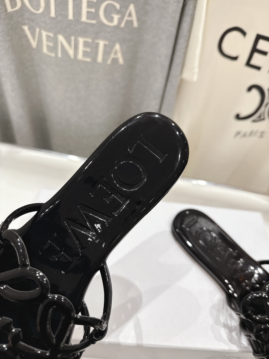 LOEWE 26S PETAL ANAGRAM SLIDE IN BLACK PATENT CALFSKIN