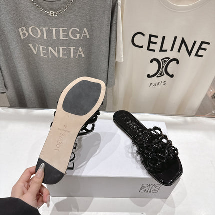 LOEWE 26S PETAL ANAGRAM SLIDE IN BLACK PATENT CALFSKIN