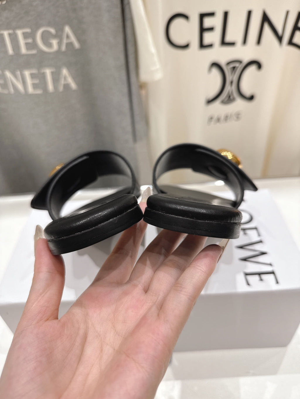 LOEWE 26S PEBBLE SLIDE IN BLACK CALFSKIN GOLD HARDWARE