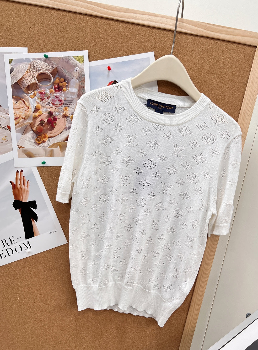 LV 26S SHORT-SLEEVED SWEATER STYLE 256