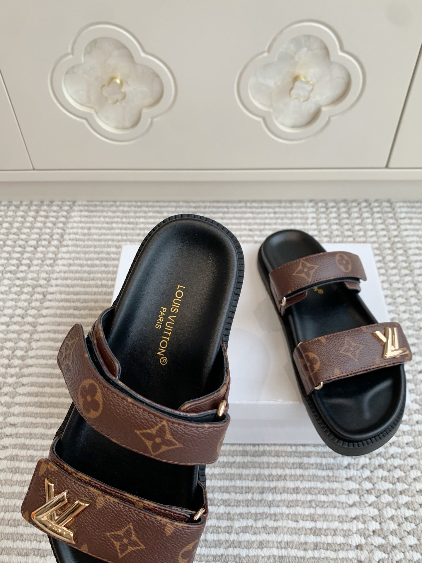 LV TWO-STRAP SANDALS 25S IN BROWN MIX BLACK CALFSKIN WITH GOLD HARDWARE