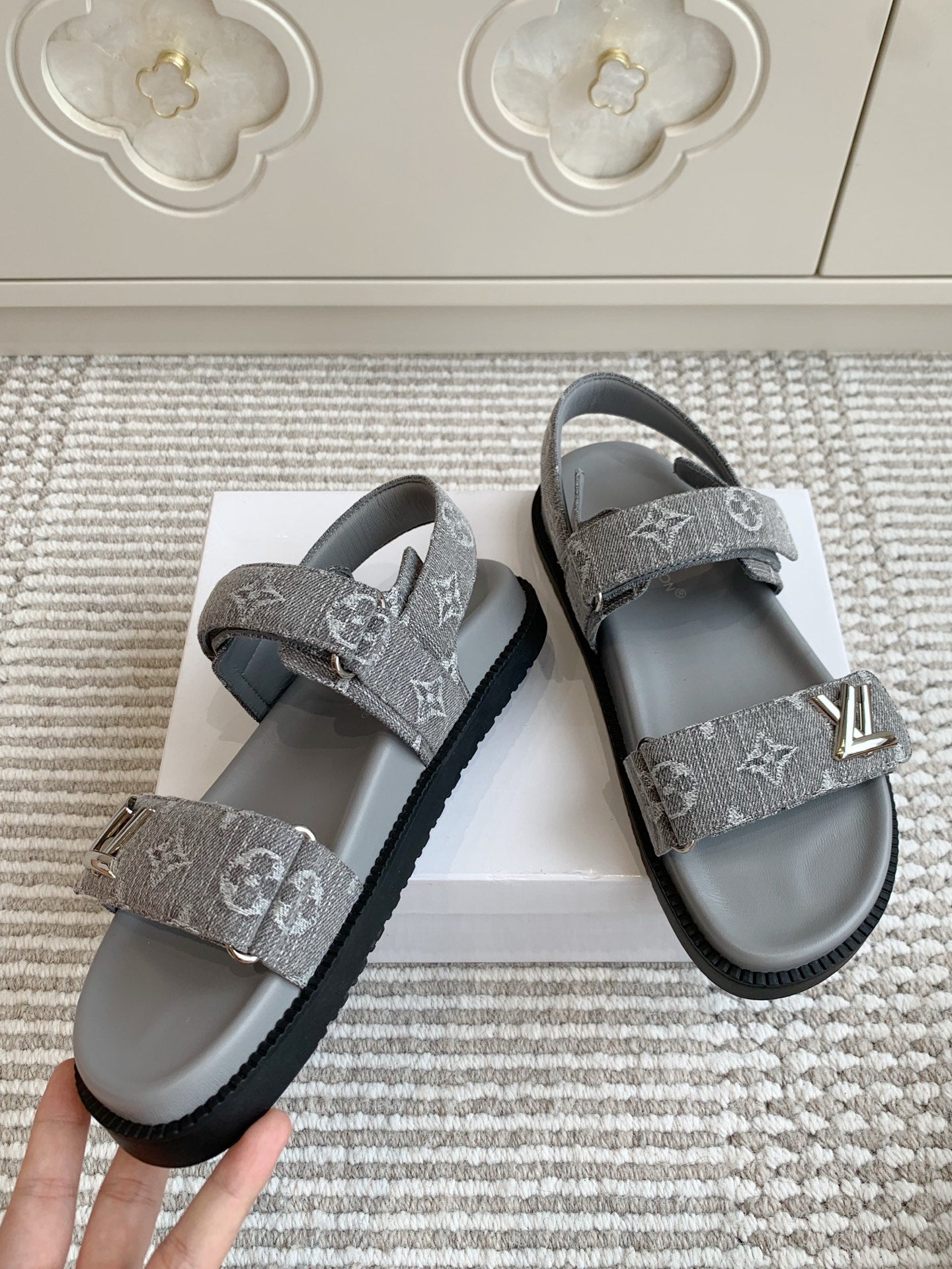 LV SANDALS 25S IN GREY DENIM AND CALFSKIN WITH SILVER HARDWARE