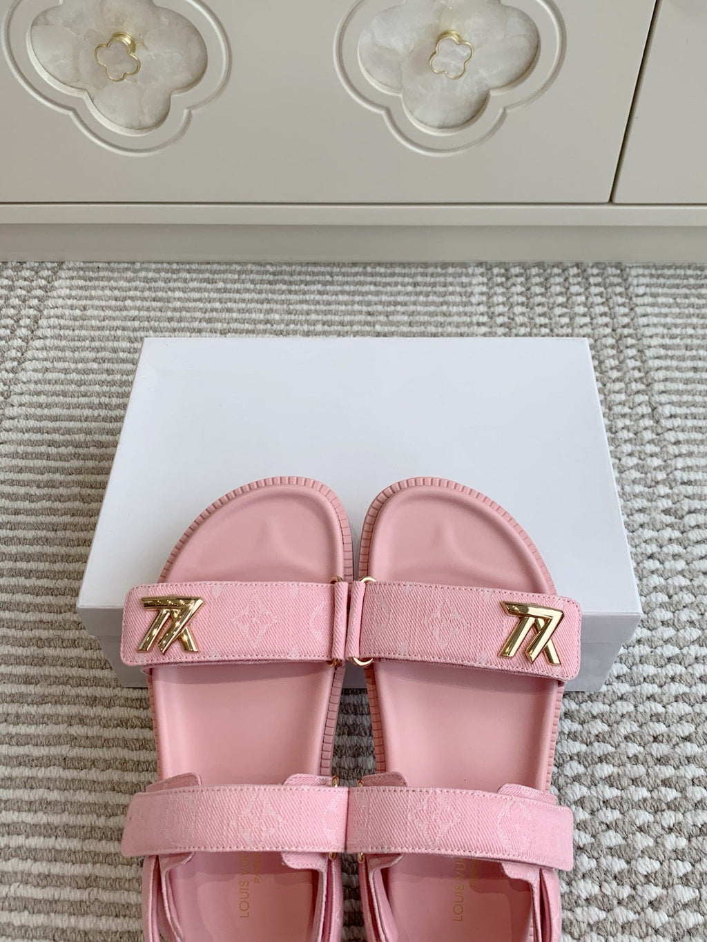 LV SANDALS 25S IN LIGHT PINK DENIM AND CALFSKIN WITH GOLD HARDWARE