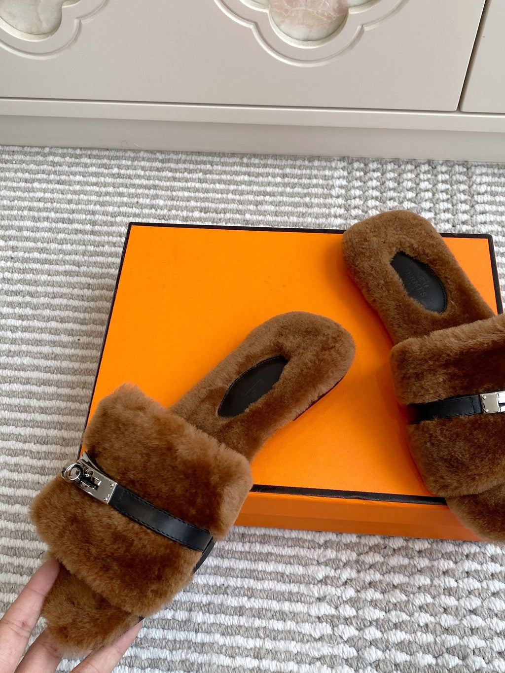 HM 25S GIULIA SANDAL IN BROWN SHEARLING WITH SILVER HARDWARE