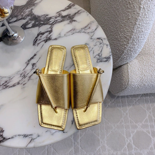 BOTTEGA VENETA 26S FLAT THONG SANDALS IN GOLD LAMBSKIN