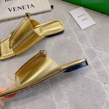 BOTTEGA VENETA 26S FLAT THONG SANDALS IN GOLD LAMBSKIN