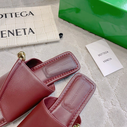 BOTTEGA VENETA 26S FLAT THONG SANDALS IN DARK RED LAMBSKIN