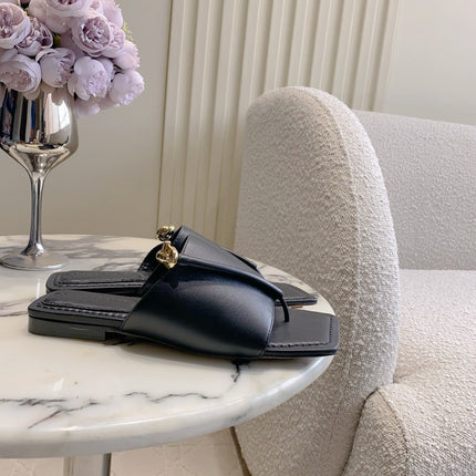 BOTTEGA VENETA 26S FLAT THONG SANDALS IN BLACK LAMBSKIN
