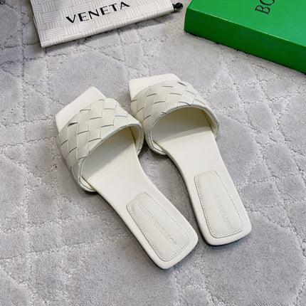 BOTTEGA VENETA 26S SQUARE-TOE SLIDE SANDALS IN CHALK WHITE LAMBSKIN