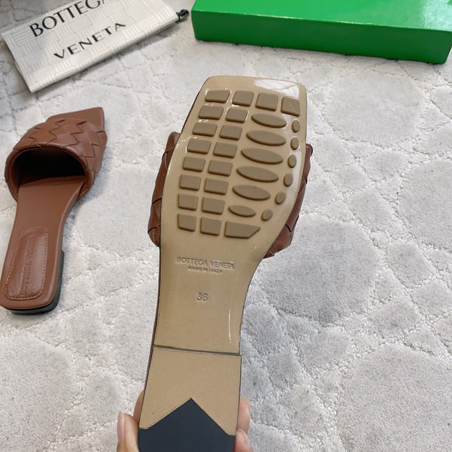 BOTTEGA VENETA 26S SQUARE-TOE SLIDE SANDALS IN BROWN LAMBSKIN