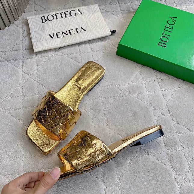 BOTTEGA VENETA 26S SQUARE-TOE SLIDE SANDALS IN GOLD LAMBSKIN